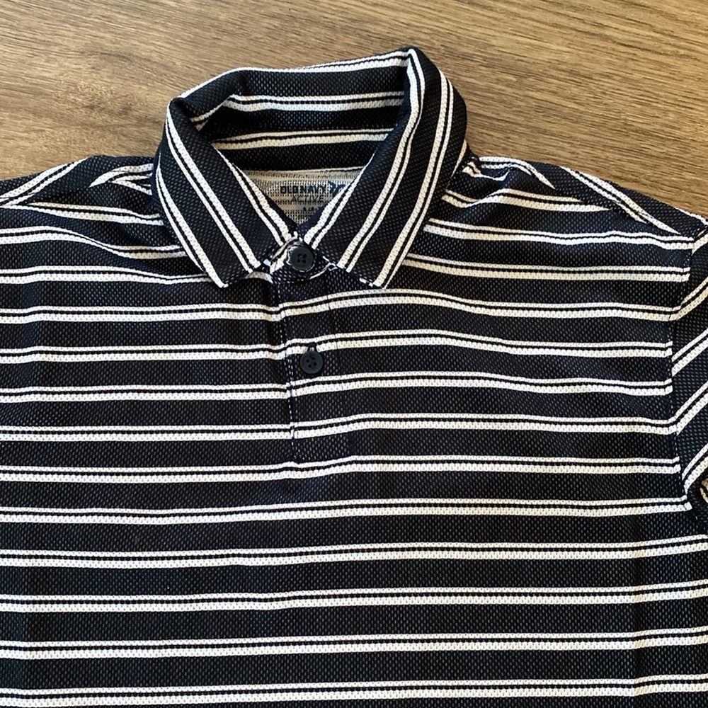 NWT.  Size Small (6/7).  Old Navy CloudMotion Performance polo. Navy and white. - Picture 2 of 4